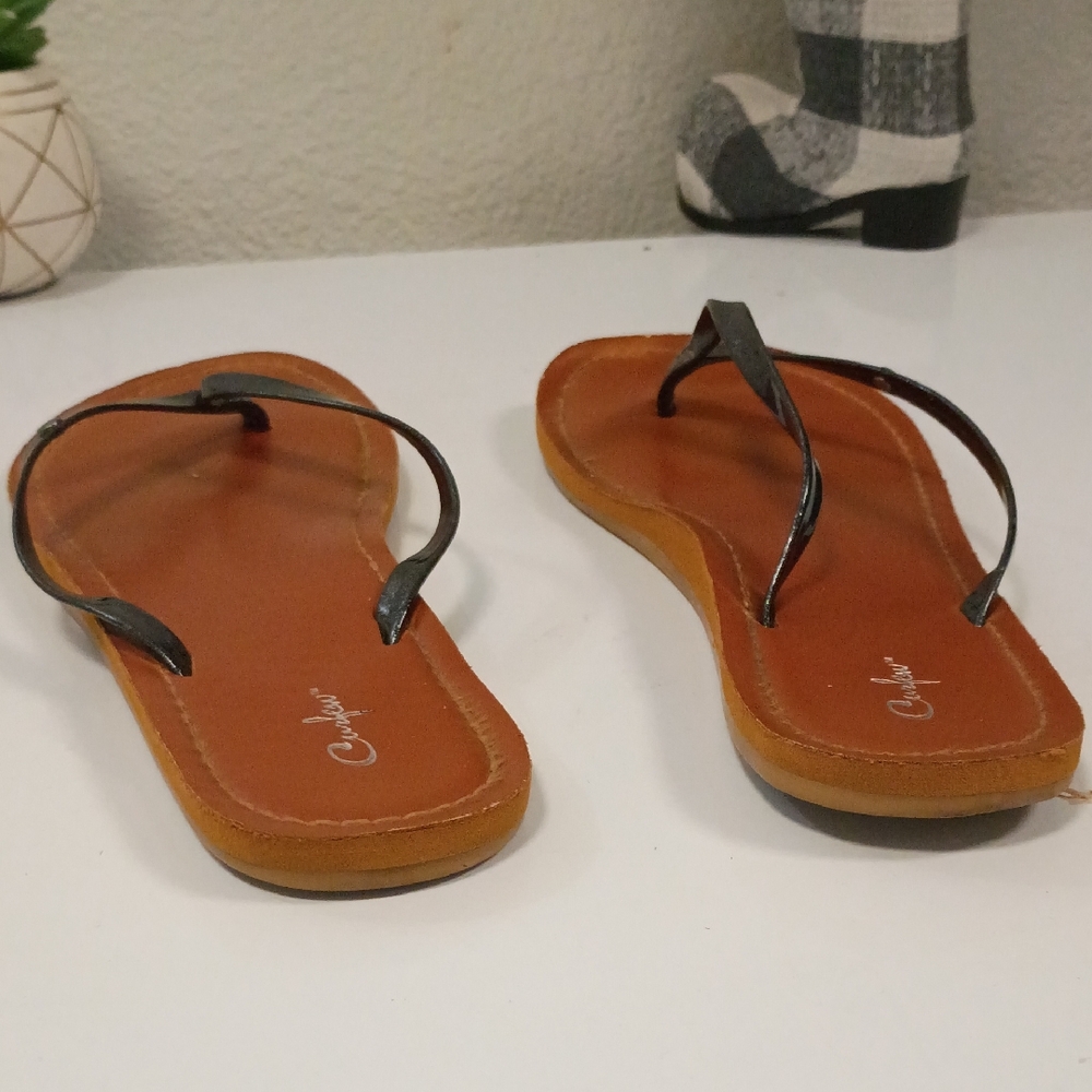 Curfew Cognac Footbed Flip Flop Sandals with Black Straps